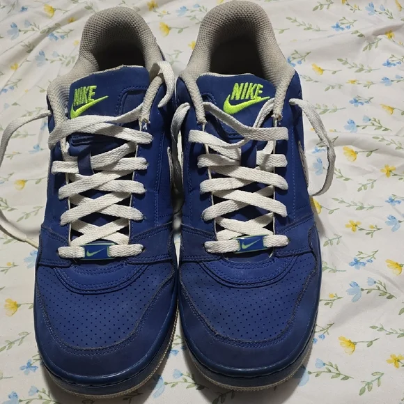 Nike | Shoes | Nike Royal Blue Sneakers With White Accents  display picture 2